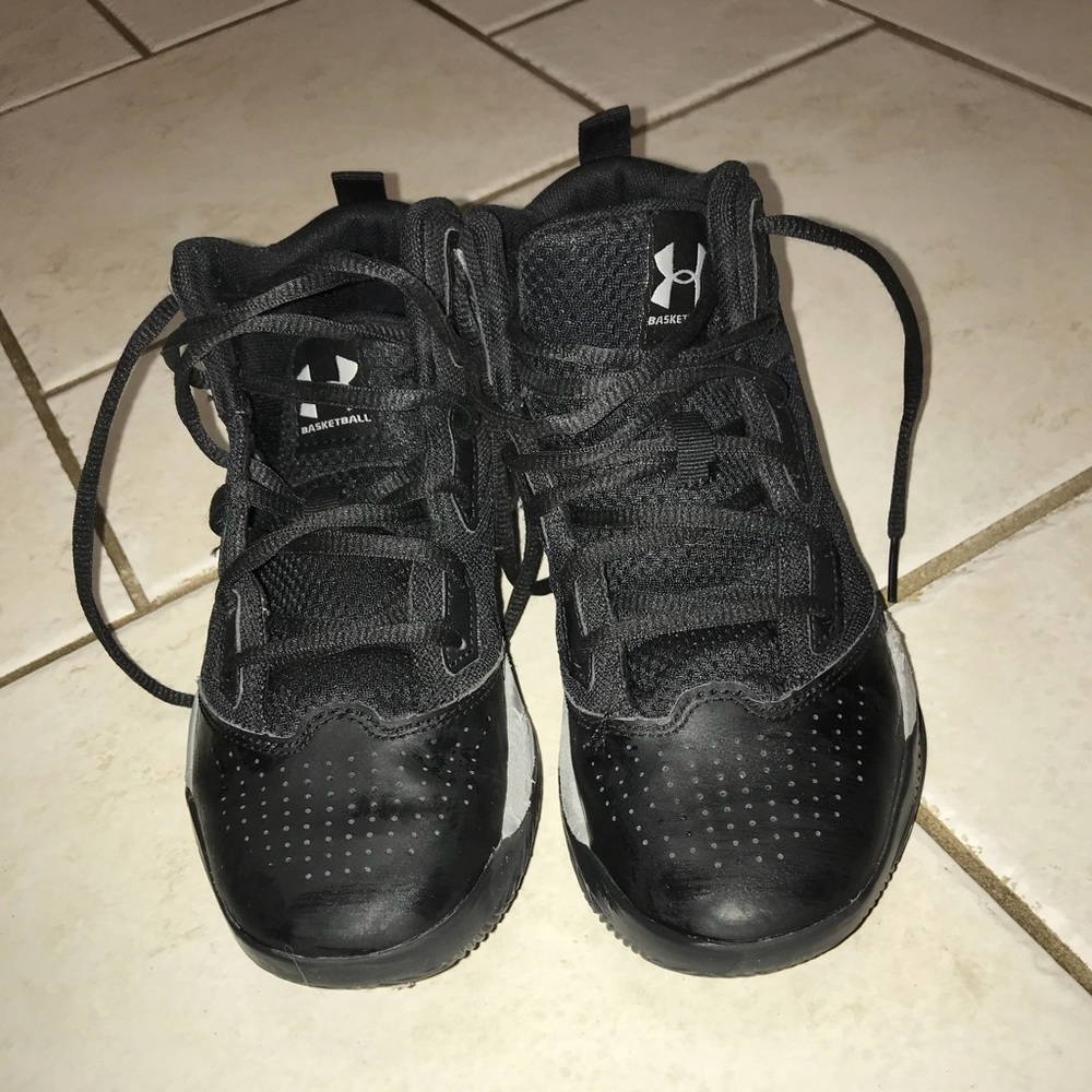 Under Armour Youth Basketball Shoes 🏀